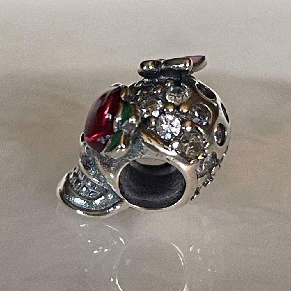 Bracelet Charm Skull with Butterfly, Rose & Rhinestones - Picture 4 of 10